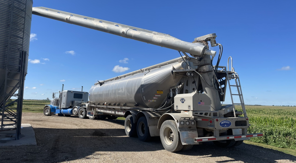 Feed Truck at Bin - 1024 Feed Truck at Bin - 1024
