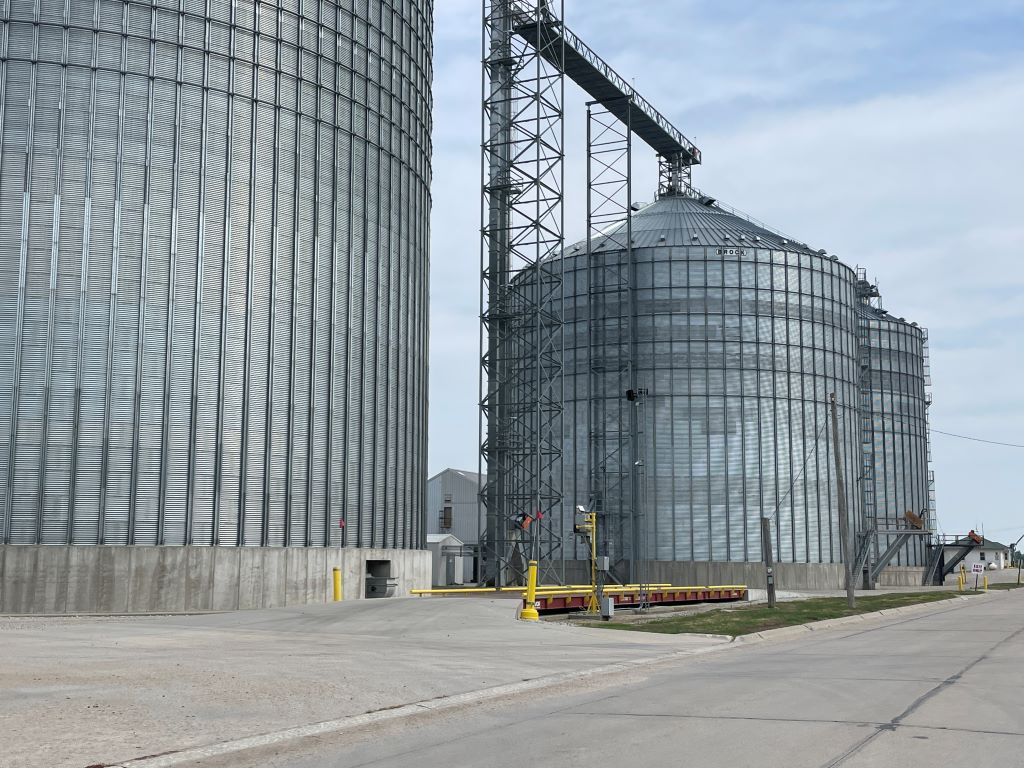 grain bins with scale